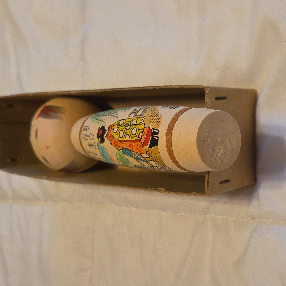 Handcrafted Japanese Kokeshi Doll - Picture 3 of 4